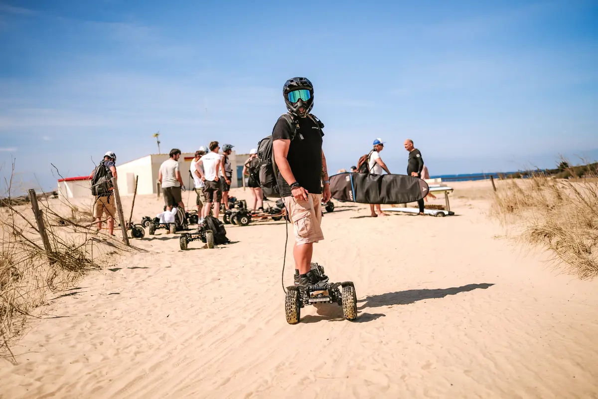 Romuald on his Stern' at the entrance to a beach, a group of riders behind him